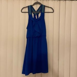 Women’s v-neck dress with pockets